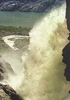 Vandfald ved br�hytten 1998. � Suulut Foto.