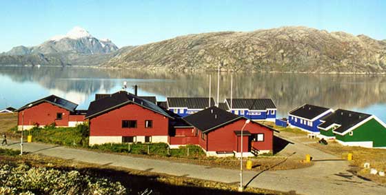 Ivittuut administration og skole 2000. � Suulut Foto.